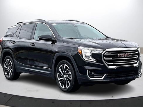 Used 2022 GMC Terrain SLT w/ Infotainment Package II image 2
