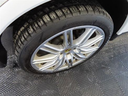 Used 2017 Porsche Cayenne Platinum Edition w/ Premium Package Plus (PJX) image 9