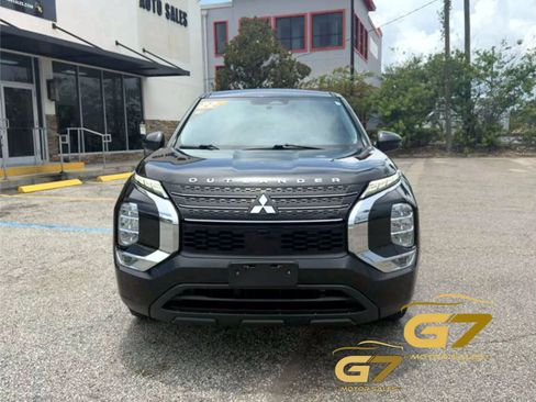 Used 2022 Mitsubishi Outlander ES FWD image 2
