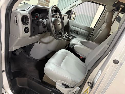 Used 2014 Ford E-250 and Econoline 250 Extended w/ Power Group image 40