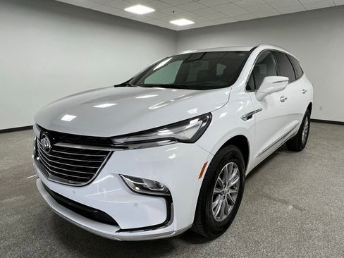 Used 2024 Buick Enclave Premium image 4