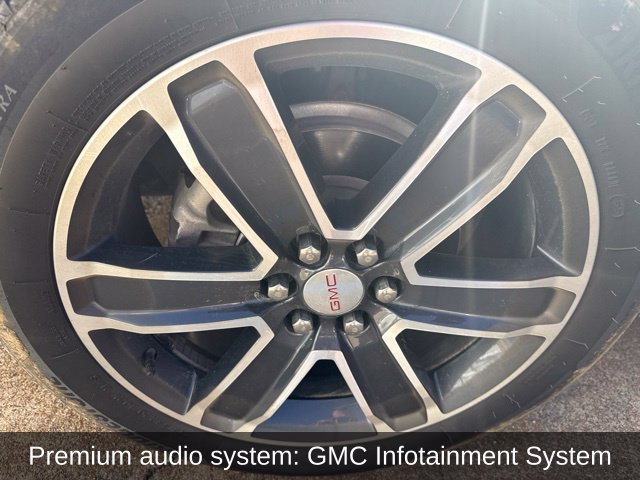 Used 2022 GMC Acadia SLT w/ Technology Package FWD image 16
