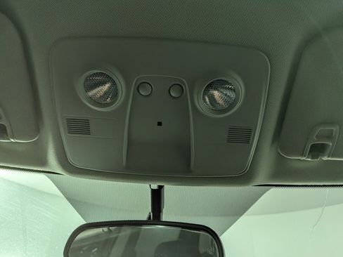 Used 2017 Chevrolet Traverse LT image 19