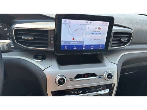 Used 2023 Ford Explorer XLT w/ Equipment Group 202A AWD/4WD image 19