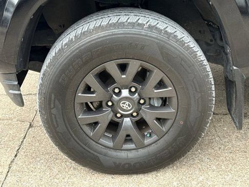 Used 2022 Toyota Tacoma SR5 w/ SR5 Appearance Package (SM) RWD image 13