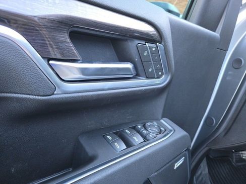 Certified 2025 Chevrolet Silverado 2500 LTZ w/ LTZ Convenience Package image 8