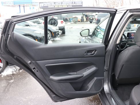 Used 2025 Nissan Altima 2.5 SV image 23