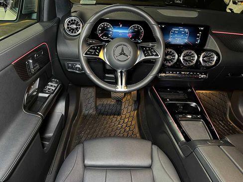 Certified 2025 Mercedes-Benz GLA 250 4MATIC image 44