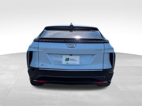 Used 2024 Cadillac Lyriq Luxury AWD/4WD image 6
