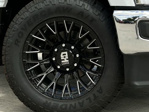 Used 2023 Ford F250 Lariat w/ Lariat Ultimate Package AWD/4WD image 9