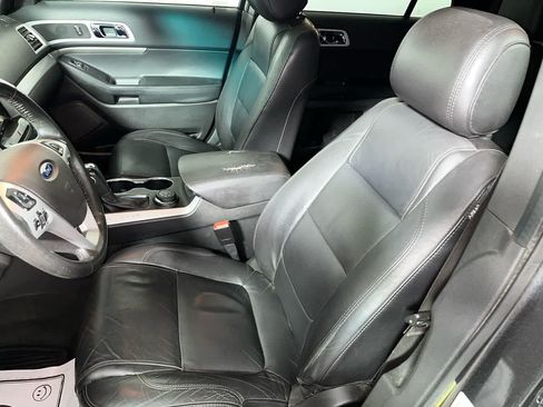 Used 2015 Ford Explorer XLT w/ Equipment Group 202B AWD/4WD image 15