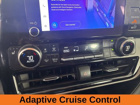 Used 2025 Toyota Highlander XLE AWD/4WD image 18