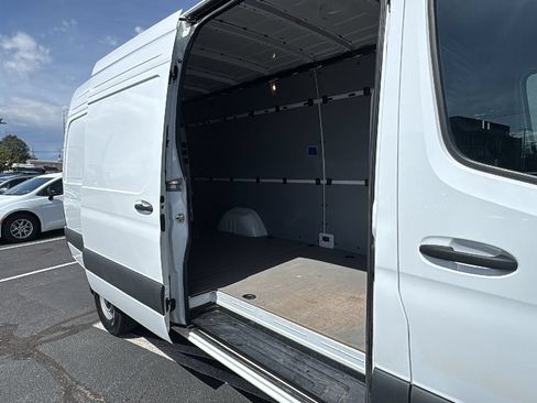 Used 2024 Mercedes-Benz Sprinter 2500 image 15