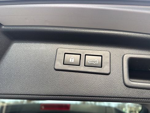 Used 2022 Subaru Forester Premium image 27