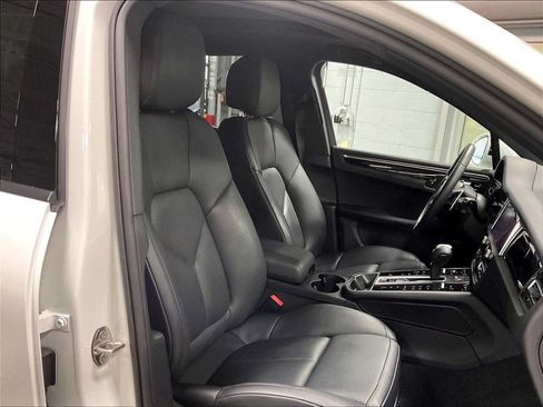 Used 2023 Porsche Macan AWD/4WD image 26