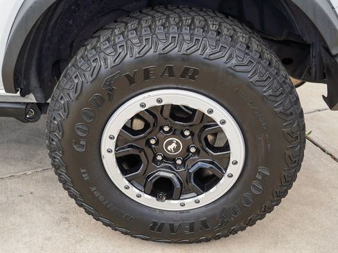 Used 2024 Ford Bronco Badlands AWD/4WD image 13