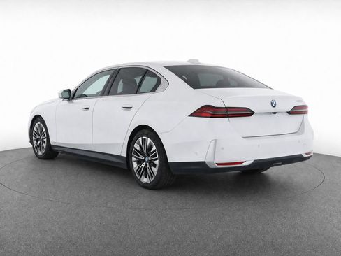 Used 2026 BMW 530i RWD image 5