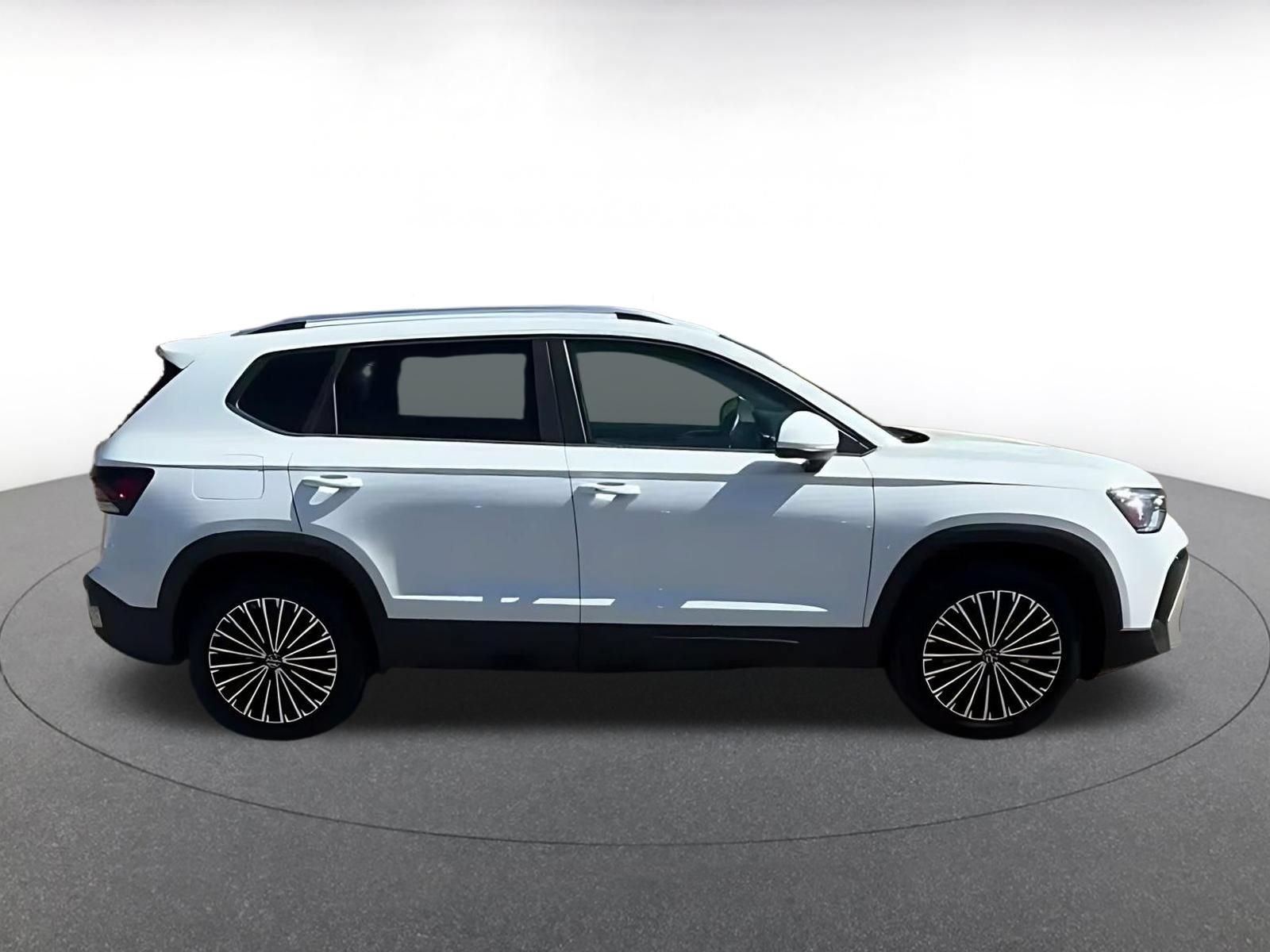 Used 2026 Volkswagen Taos SE FWD image 15