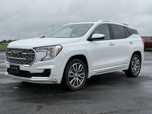 Used 2024 GMC Terrain Denali w/ Denali Premium Package AWD/4WD image 8