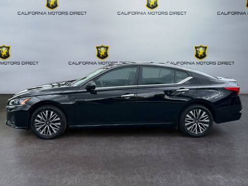 Used 2025 Nissan Altima 2.5 SV FWD image 2