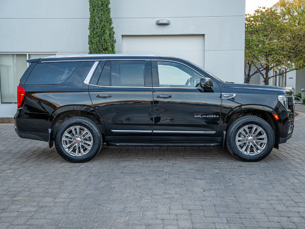 Used 2024 GMC Yukon SLT w/ SLT Premium Package AWD/4WD image 4