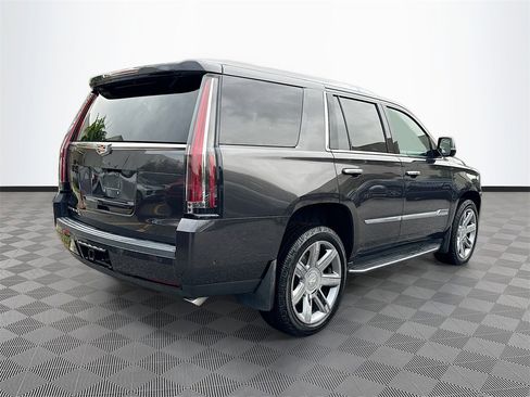 Used 2018 Cadillac Escalade Premium Luxury image 6