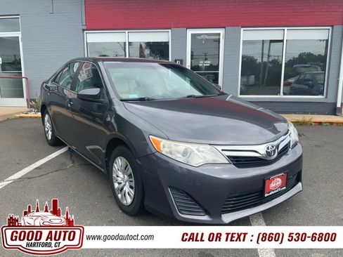 Used 2013 Toyota Camry LE FWD image 3