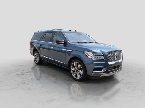 Used 2018 Lincoln Navigator L Reserve w/ Technology Package AWD/4WD image 2