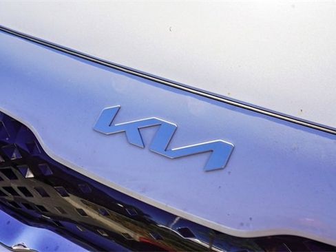 Used 2022 Kia Niro LXS image 6