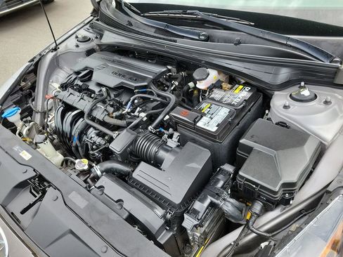 Certified 2021 Hyundai Elantra SE image 36