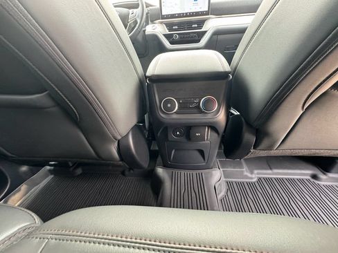 Used 2025 Ford Explorer Active w/ Active Comfort Package AWD/4WD image 30
