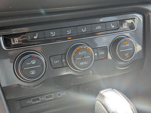Used 2019 Volkswagen Tiguan SE AWD/4WD image 24