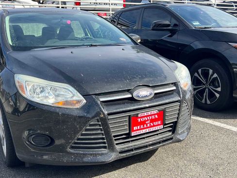Used 2014 Ford Focus SE w/ SE Winter Package image 4