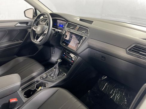 Used 2022 Volkswagen Tiguan SE image 28