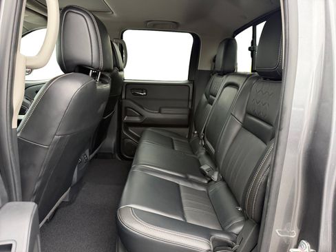 Used 2023 Nissan Frontier SV w/ SV Premium Package image 16