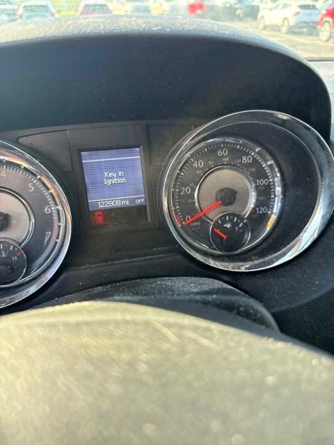 Used 2013 Chrysler Town & Country Touring FWD image 12