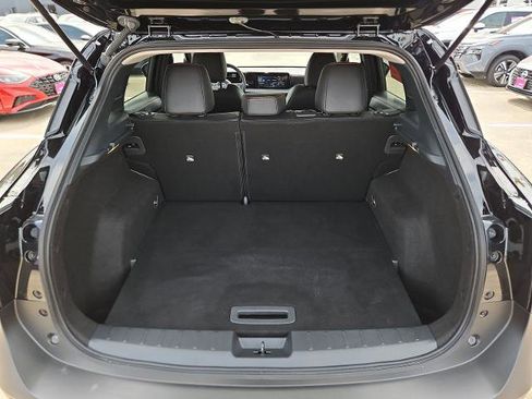 Certified 2025 Nissan Kicks SR image 12