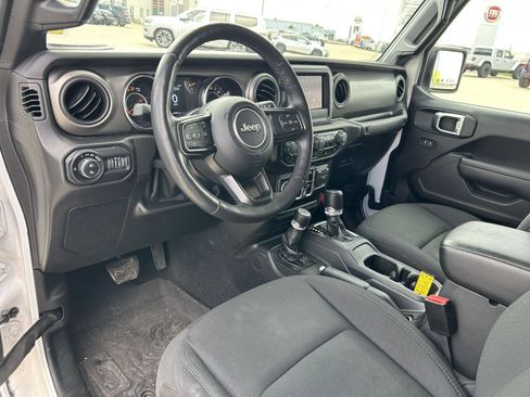 Used 2022 Jeep Gladiator Sport image 10