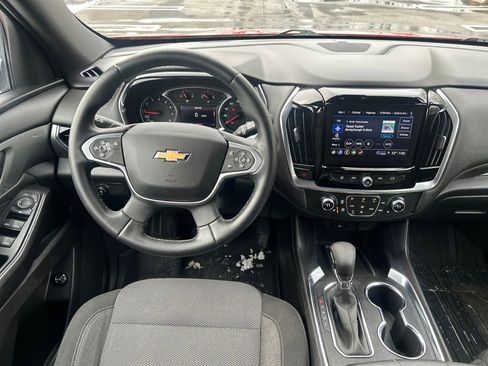 Used 2023 Chevrolet Traverse LT image 17
