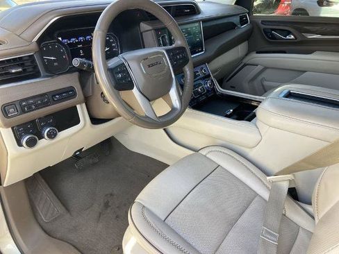 Used 2021 GMC Yukon Denali w/ Denali Premium Package image 6
