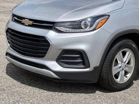 Used 2018 Chevrolet Trax LT w/ LT Convenience Package FWD image 7