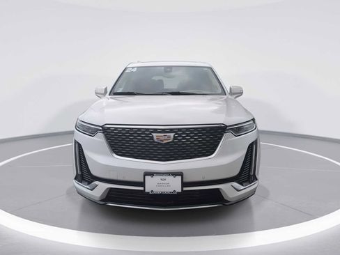Used 2024 Cadillac XT6 Premium Luxury w/ Platinum Package AWD/4WD image 4