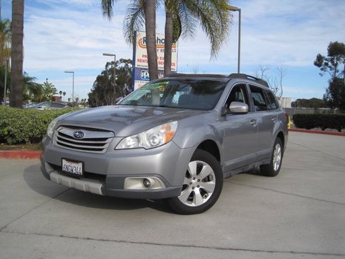 Used 2011 Subaru Outback 3.6R Limited image 1
