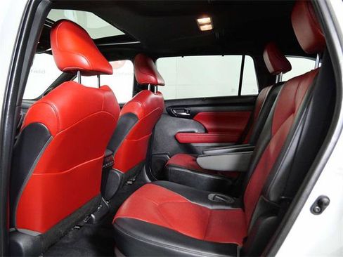 Used 2021 Toyota Highlander XSE image 14