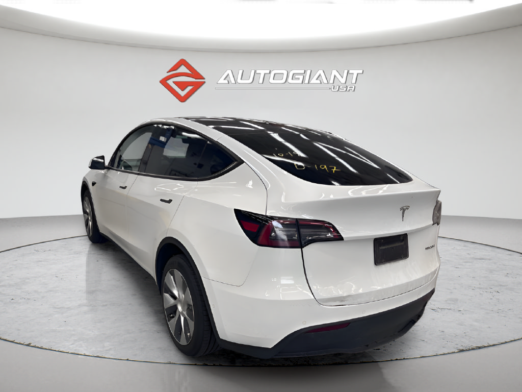 Used 2022 Tesla Model Y Long Range AWD/4WD image 2