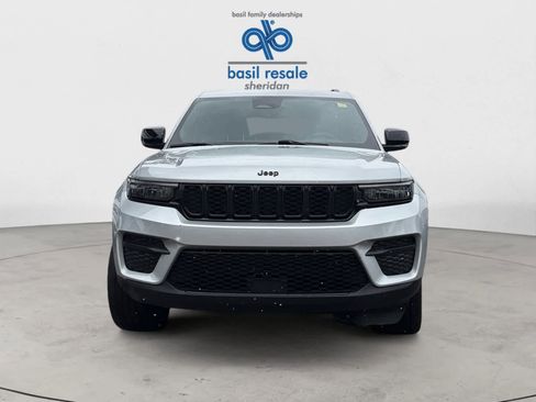 Used 2023 Jeep Grand Cherokee Altitude image 7