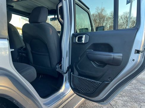 Used 2018 Jeep Wrangler Unlimited Sport S AWD/4WD image 38