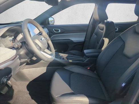 New 2026 Jeep Compass Latitude image 3