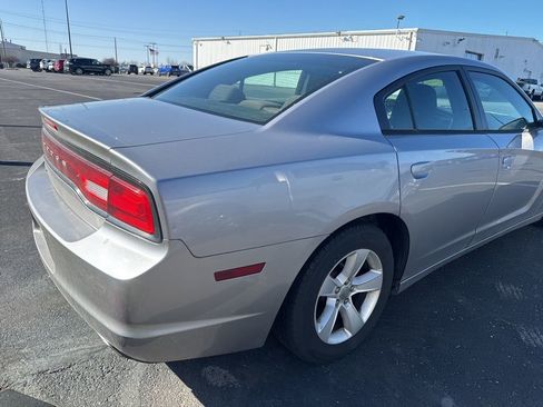 Used 2014 Dodge Charger SE image 3
