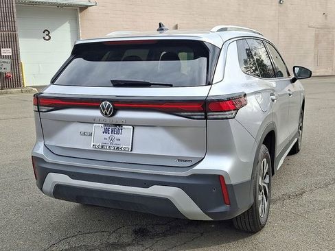 Certified 2025 Volkswagen Tiguan S image 10